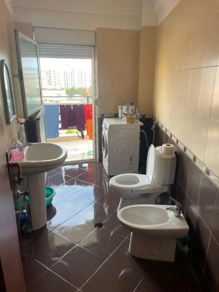 Tirane, jepet me qera apartament 2+1+Ballkon Kati 6, 110 m² 500 € (KONGRESI I MANASTIRIT)