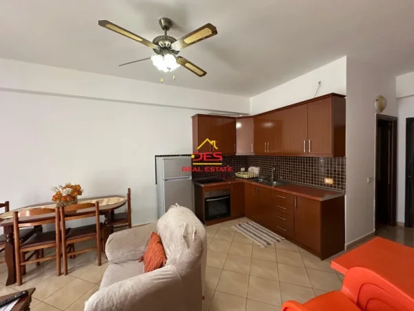 Vlore, jepet me qera apartament 1+1+Ballkon Kati 2, 70 m² 300 € (Rruga Dhimitër Konomi)