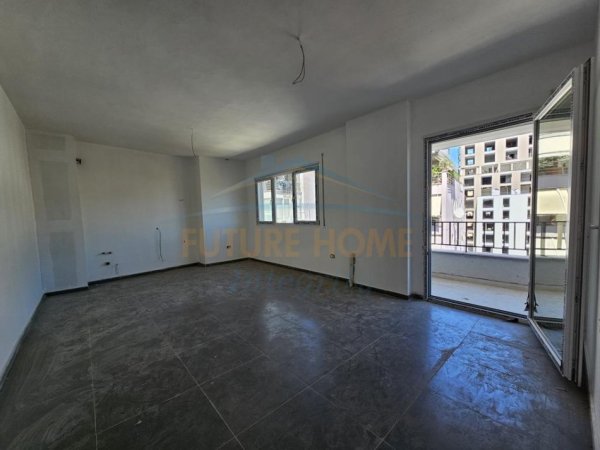 Tirane, jepet me qera apartament 1+1 Kati 5, 68 m² 750 € (pazari i ri)