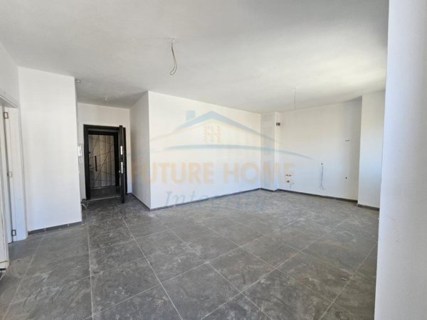 Tirane, jepet me qera apartament 1+1 Kati 5, 68 m² 750 € (pazari i ri)