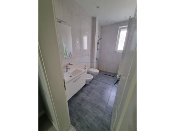 Durres, shitet apartament 3+1 Kati 3, 134 m² 360.000 € (RRUGA E PORTIT)