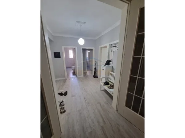 Durres, shitet apartament 3+1 Kati 3, 134 m² 360.000 € (RRUGA E PORTIT)