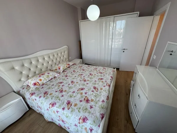 Tirane, jepet me qera apartament 1+1 Kati 3, 65 m² 600 € (rruga siri kodra)