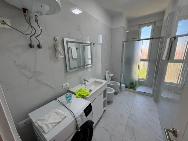 Tirane, jepet me qera apartament 1+1 Kati 3, 65 m² 600 € (rruga siri kodra)
