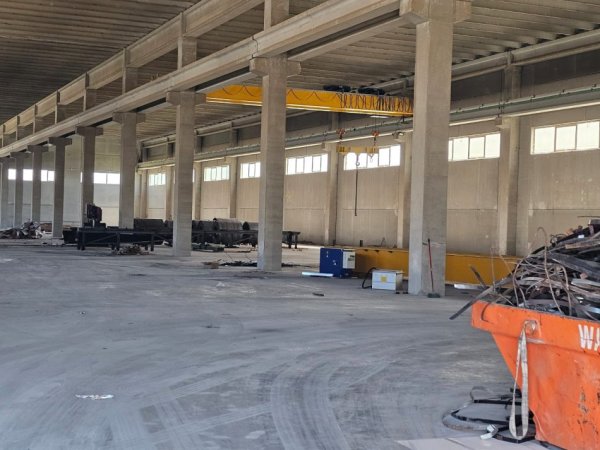 Tirane, jepet me qera magazine , 3.500 m² 10.500 € (Sukth)