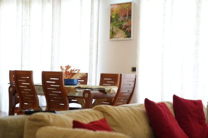 Durres, jepet me qera apartament 2+1+Aneks+Ballkon Kati 3, 100 m² (Durres, Qender)