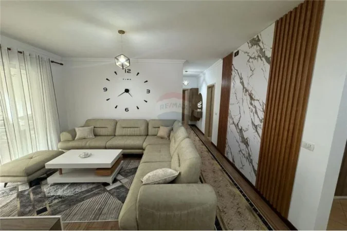 Tirane, jepet me qera apartament 2+1+Aneks+Ballkon Kati 2, 100 m² 600 € (astir)