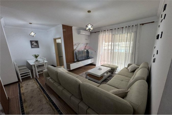 Tirane, jepet me qera apartament 2+1+Aneks+Ballkon Kati 2, 100 m² 600 € (astir)