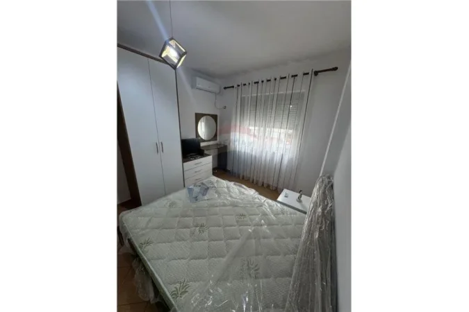 Tirane, jepet me qera apartament 2+1+Aneks+Ballkon Kati 2, 100 m² 600 € (astir)