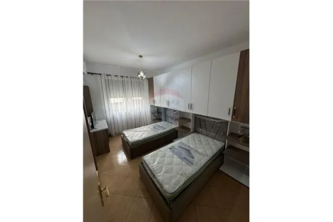 Tirane, jepet me qera apartament 2+1+Aneks+Ballkon Kati 2, 100 m² 600 € (astir)