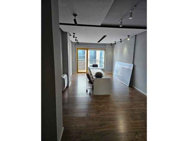 Tirane, jepet me qera ambjent biznesi Kati 11, 167 m² 3.000 € (DONIKA KASTRIOTI *BLLOK*)   UNA53207