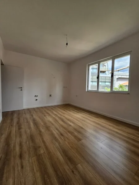 Tirane, shitet 1+1 Kati 4, 45 m² 130.000 € (Qender)