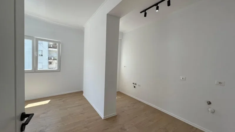 Tirane, shitet apartament 1+1 Kati 4, 60 m² 93.000 € (SHITET SUPER APARTAMENT 1+1 I INVESTUAR NE ASTIR TEK 2 PALMAT.)