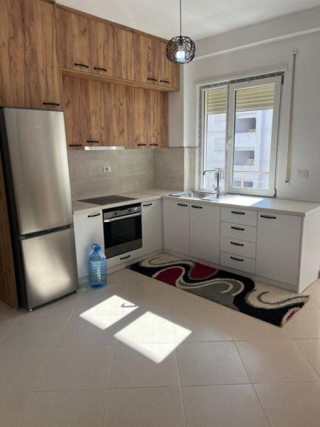 Tirane, jepet me qera apartament 2+1 Kati 3, 106 m² 350 € (JEPET ME QERA SUPER APARTAMENT 2+1+2 NE ZONEN E FRESKUT)