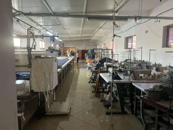 Tirane, jepet me qera ambjent biznesi Kati 2, 1.550 m² 4500 € (BATHORE)