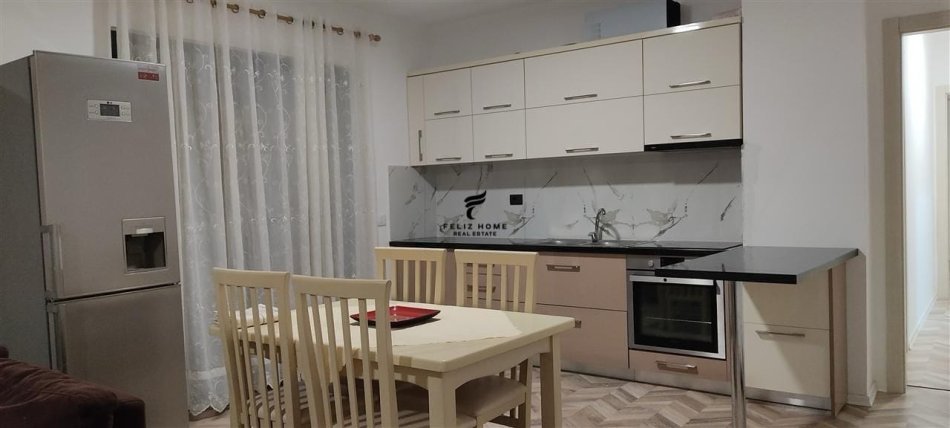 Tirane, jepet me qera apartament 2+1 Kati 5, 115 m² 500 € (5 MAJI)