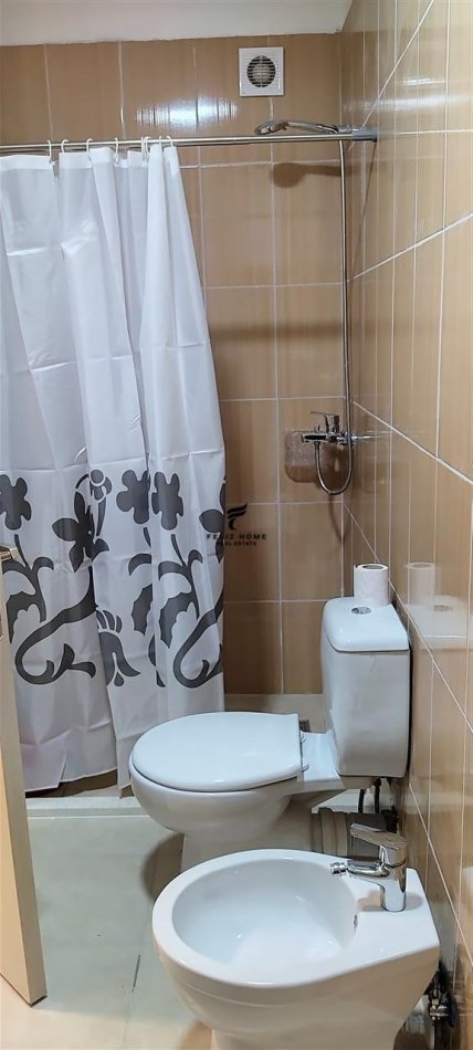 Tirane, jepet me qera apartament 2+1 Kati 5, 115 m² 500 € (5 MAJI)