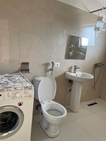 Tirane, jepet me qera Vile 1+1 Kati 4, 400 € (JEPET ME QERA SUPER HYRJE 1+1 E MOBILUAR NE VILE NE DON BOSKO)