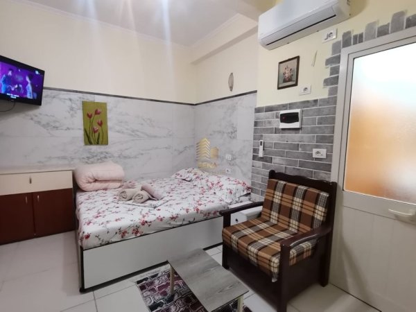 Tirane, jepet me qera garsonier 1+1 Kati 1, 35 m² 300 € (Bulevardi i Ri)