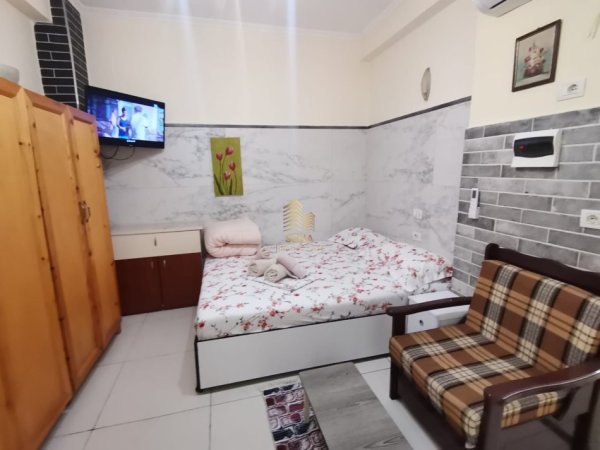 Tirane, jepet me qera garsonier 1+1 Kati 1, 35 m² 300 € (Bulevardi i Ri)