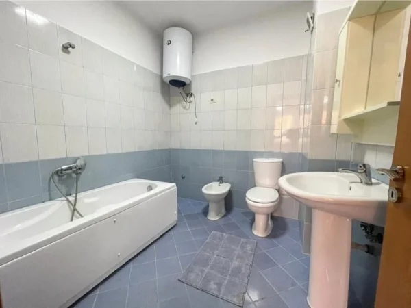 Tirane, jepet me qera apartament 2+1 Kati 4, 110 m² 500 € (Unaza e Re)