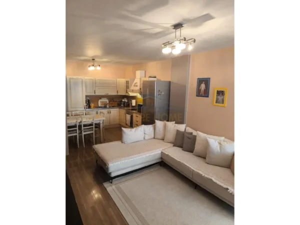 Tirane, shitet apartament 2+1+Ballkon Kati 6, 96 m² 210.000 € (Rruga Ali Visha)