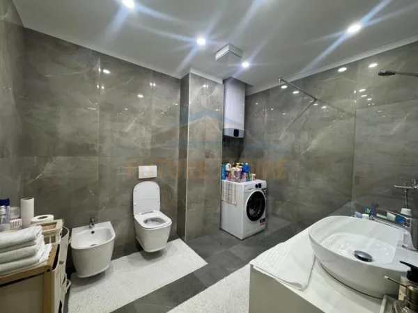 Shqiperi, shitet apartament 3+1+2+2poste Kati 4, 131 m² 290000 € (Fusha e Aviacionit)