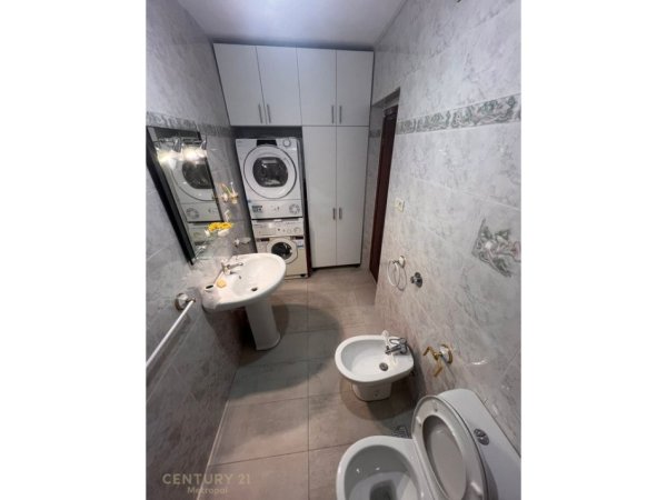 Tirane, jepet me qera apartament 1+1 Kati 6, 74 m² 500 € (Bulevardi Zogu i Parë)