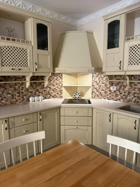 Tirane, jepet me qera apartament 2+1+Ballkon Kati 3, 90 m² 500 € (Unaza e re,Astir)