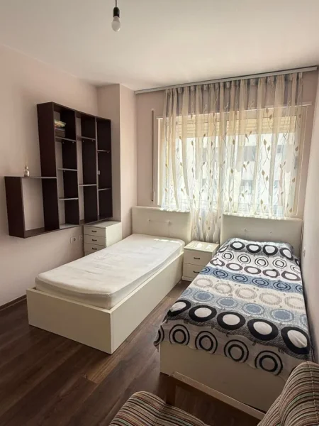 Tirane, jepet me qera apartament 2+1+Ballkon Kati 3, 90 m² 500 € (Unaza e re,Astir)
