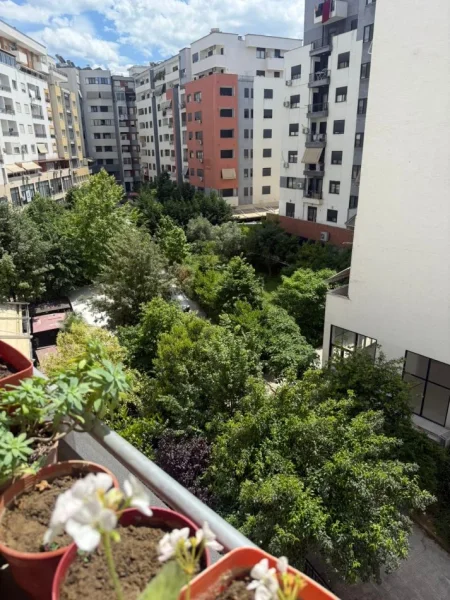 Tirane, jepet me qera apartament 2+1+Ballkon Kati 3, 90 m² 500 € (Unaza e re,Astir)