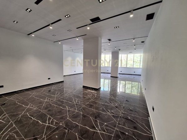 Tirane, jepet me qera ambjent biznesi Kati 1, 130 m² 1.200 € (DON BOSKO)