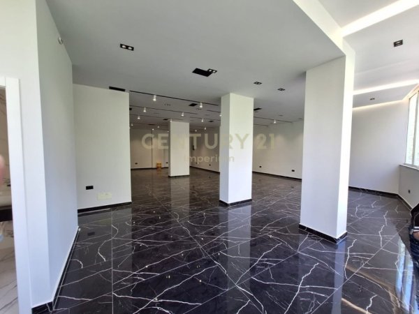Tirane, jepet me qera ambjent biznesi Kati 1, 130 m² 1.200 € (DON BOSKO)