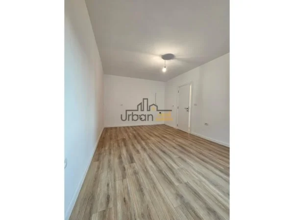 Tirane, shitet apartament 1+1 Kati 5, 42 m² 98.000 € (Mozaiku)