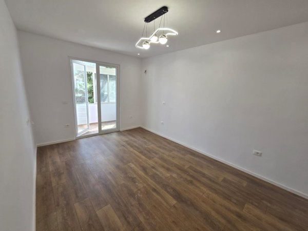 Tirane, shes apartament 2+1 Kati 4, 75 m² 185.000 € (myslym shyri)