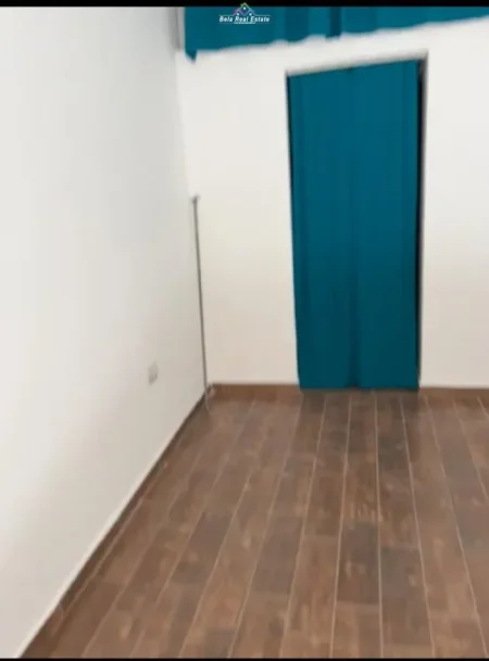 Tirane, jepet me qera zyre Kati 0, 33 m² 300 € (qender)