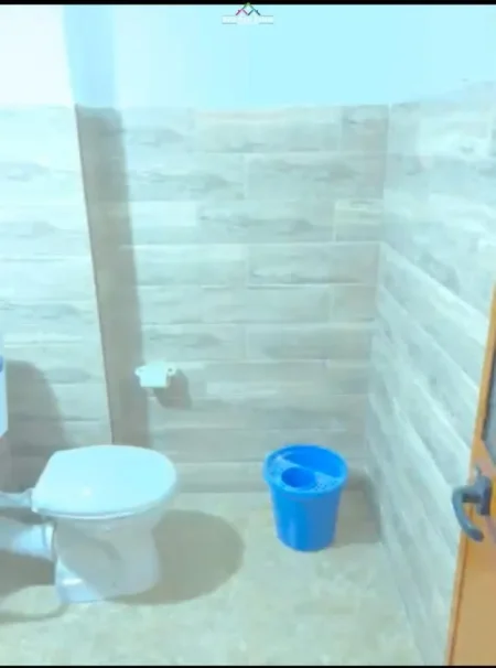 Tirane, jepet me qera zyre Kati 0, 33 m² 300 € (qender)