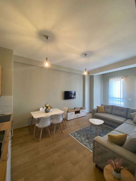 Tirane, jepet me qera apartament 2+1 Kati 7, 72 m² 650 € (shkolla e kuqe)