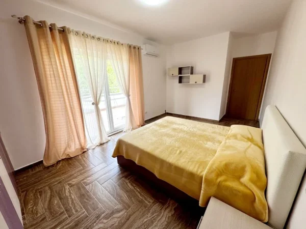Tirane, jepet me qera 1+1+Ballkon Kati 6, 65 m² 400 € (SHKOZE)
