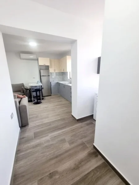 Tirane, jepet me qera apartament 1+1 Kati 5, 50 m² 350 € (Ne fillim te Shkozes)