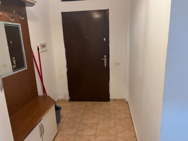 Tirane, jepet me qera apartament 1+1+Ballkon Kati 1, 75 m² 350 € (rruga e dibres)