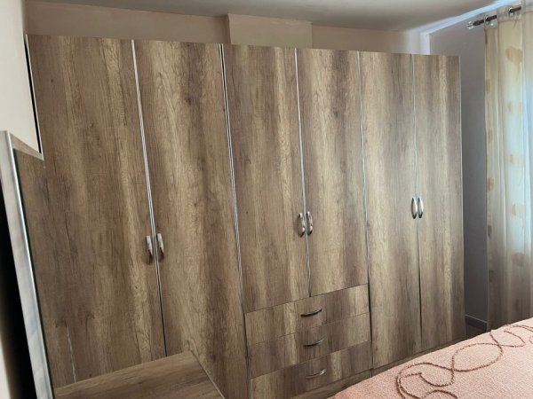 Tirane, jepet me qera apartament 1+1+Ballkon Kati 1, 75 m² 350 € (rruga e dibres)