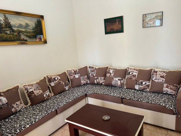 Tirane, jepet me qera apartament 1+1+Ballkon Kati 1, 75 m² 350 € (rruga e dibres)