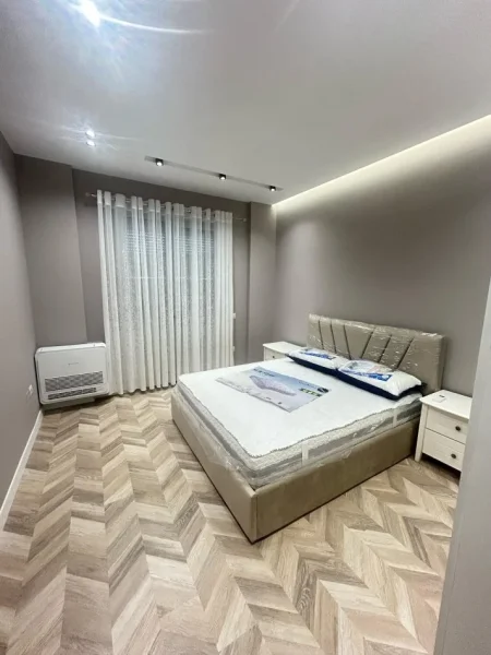 Tirane, jepet me qera 2+1 Kati 7, 120 m² 1.200 € (Qendra (9-katëshet))