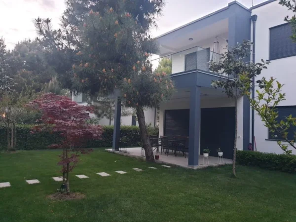 Gjiri Lalezit | Hamallaj, Me hipoteke e Mobiluar shitet Vile 2 Katshe , 500 m² (Vala Mare Gjiri Lalzit)