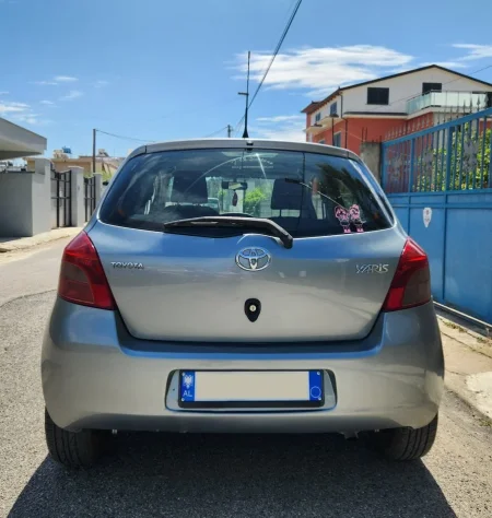 Durres, shitet makine Toyota Yaris 2007 Nafte, gri e erret automatik Kondicioner 185.000 km 5.500 €