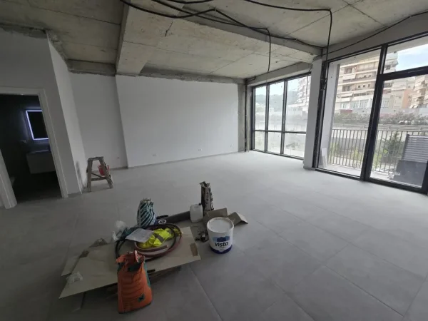 Tirane, jepet me qera ambjent biznesi Kati 1, 74 m² 1.100 € (Liqeni Artificial)