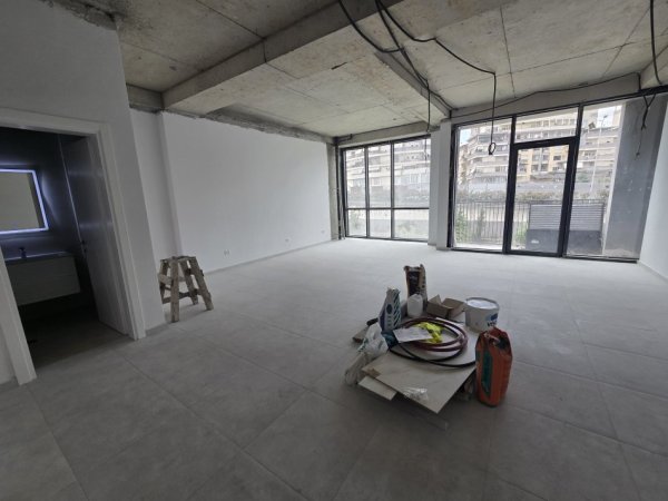 Tirane, jepet me qera ambjent biznesi Kati 1, 74 m² 1.100 € (Liqeni Artificial)