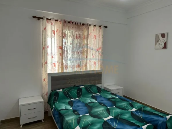 Tirane, jepet me qera apartament 1+1 Kati 9, 152 m² 500 € (Unaza e re)