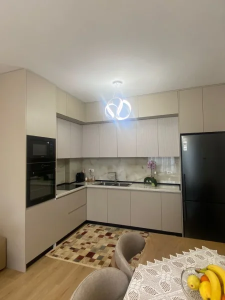 Tirane, shitet apartament 2+1+Ballkon Kati 2, 101 m²